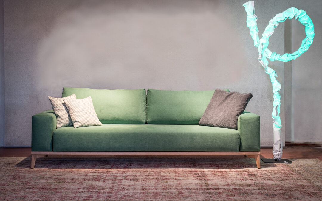 Gästebett und Design-Sofa